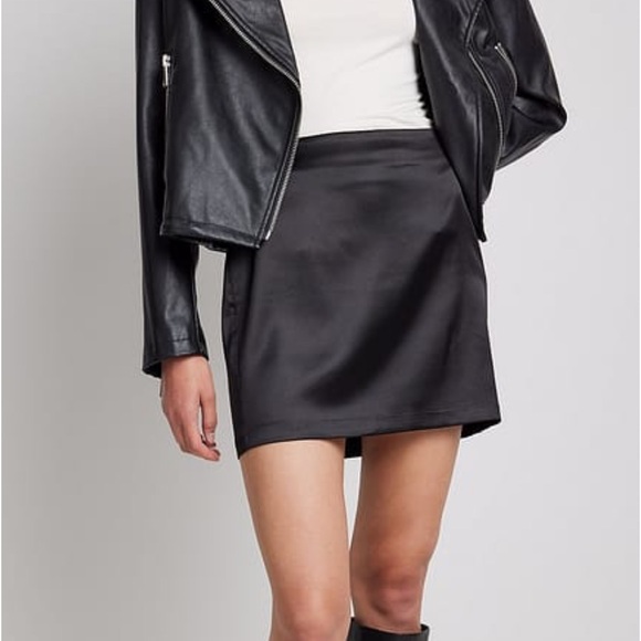 NA-KD Fitted High Waist Mini Satin Skirt - Picture 2 of 9